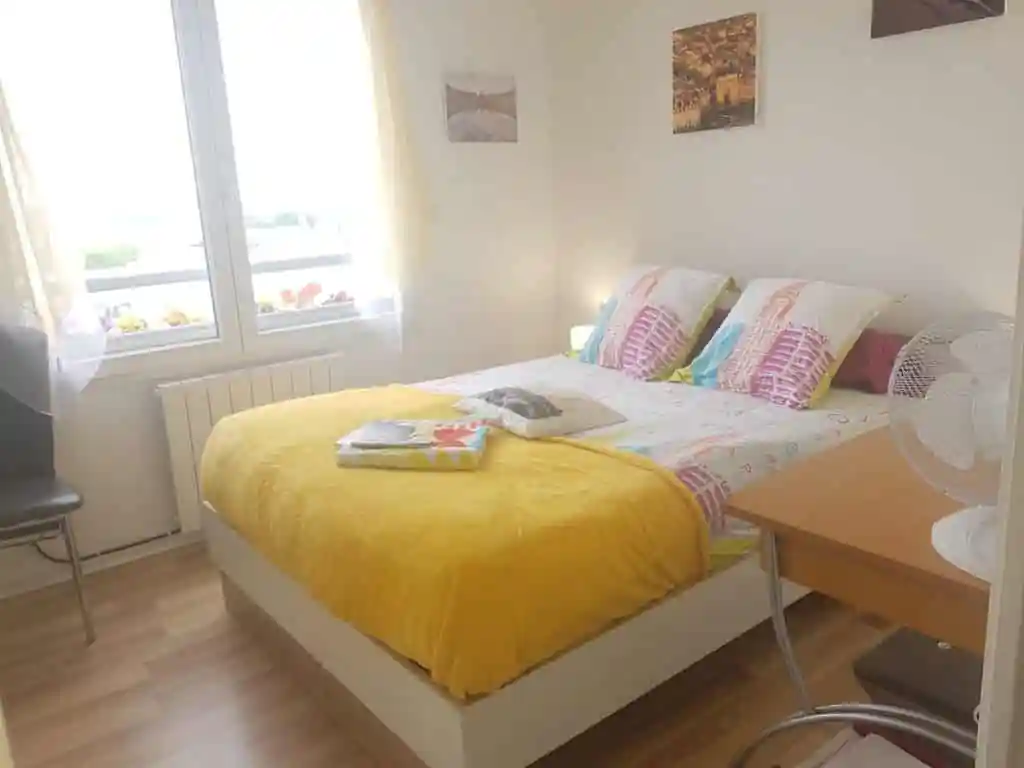 airbnb pricing strategy reddit