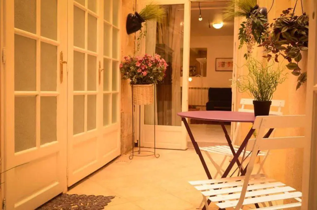 airbnb host tips reddit