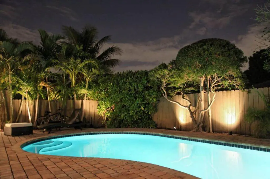 how to promote airbnb listing